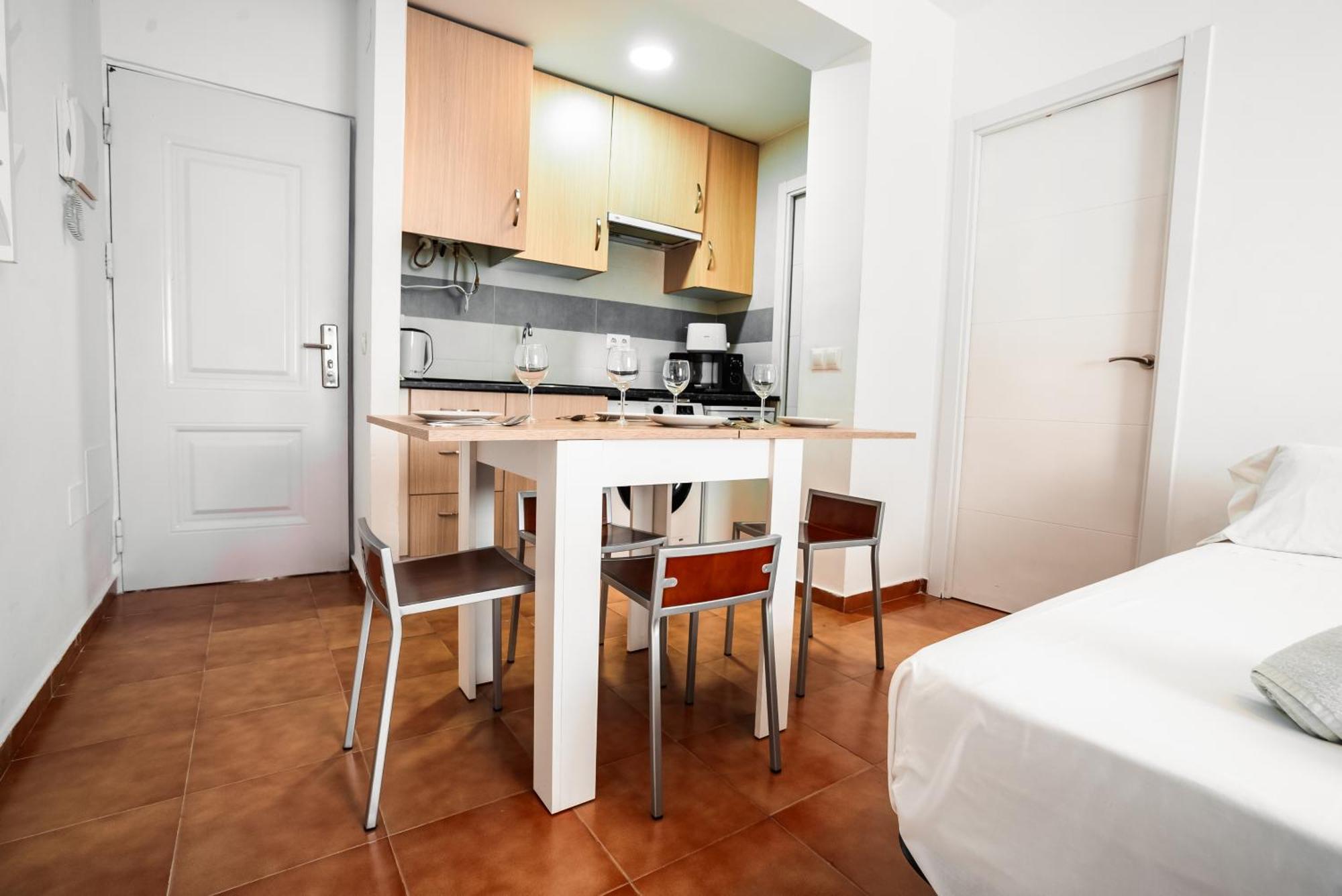 Escuela Village Marbella Exteriör bild